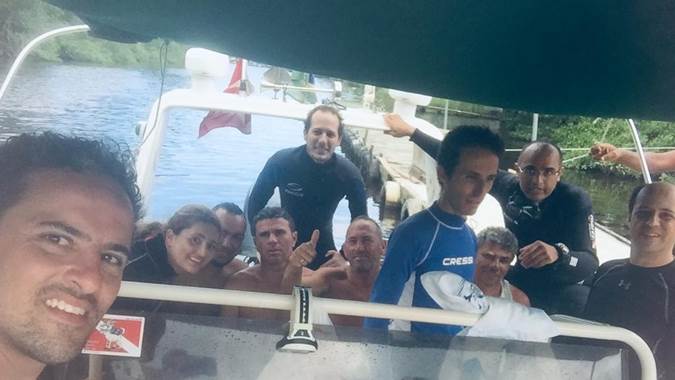 No barco, com os resgatados nem Itanhaém